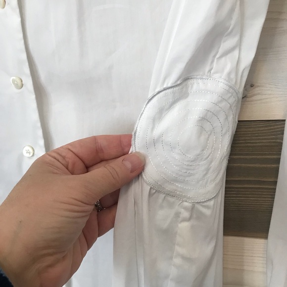 Pell & Co. ⚜️White Button Down Circular Design Top - Picture 6 of 15